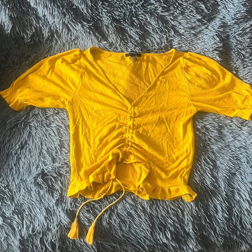 FOREVER21 gold yellow crop top draw string in the middle to adjust size M